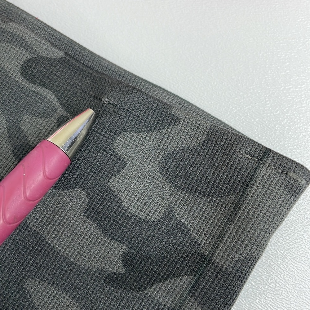 Spanx Look at Me Now Seamless Camo Cropped Leggings (M) - Picture 11 of 11